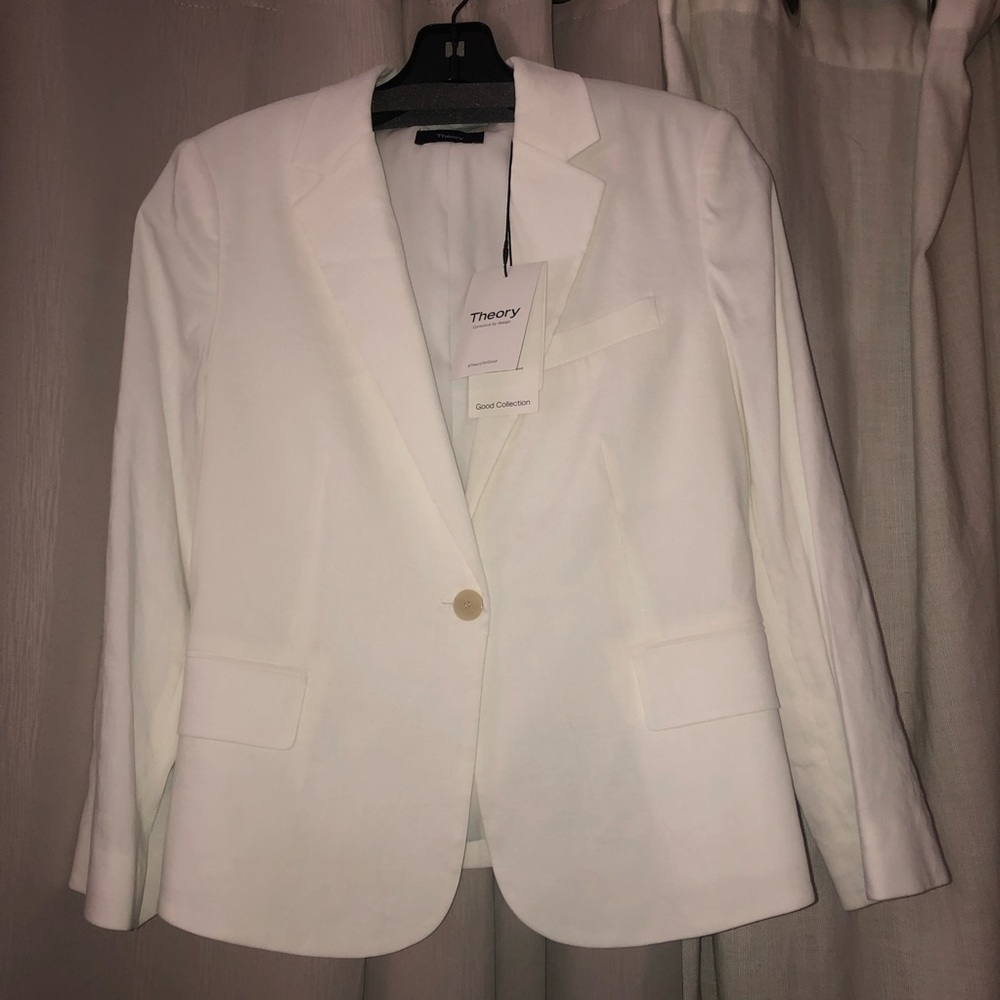 NEW WITH TAGS Blazer byTheory priced at $425.00